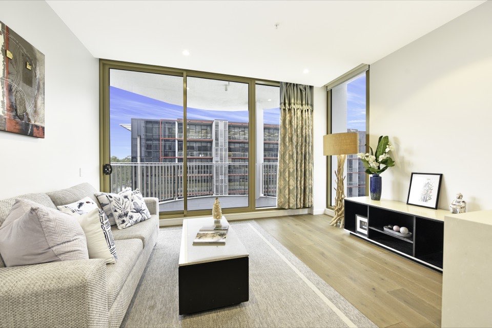Nearly new NW facing Modern Apartment In NBH